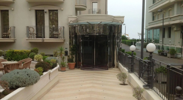 Hotel Ambassador