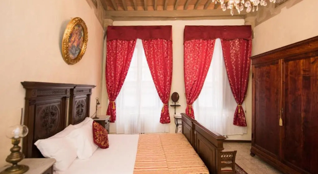 Номер Luxury AllOmbra della Torre a due passi da Piazza del Campo