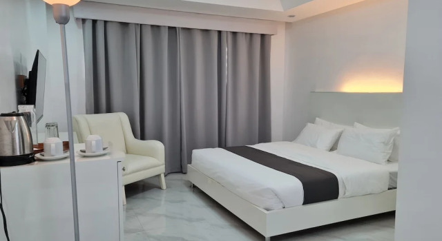 Номер Deluxe Staycation Hotel