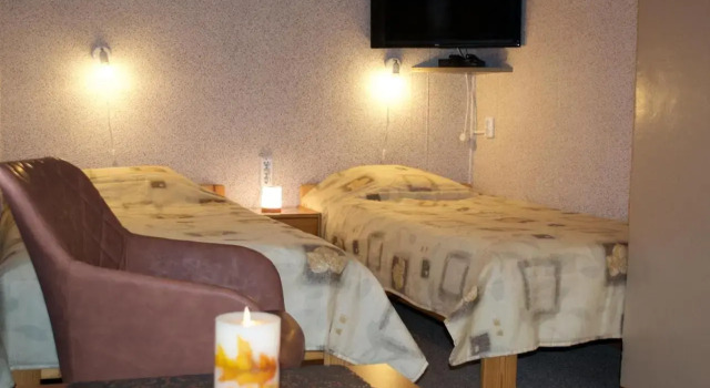 Nooruse Majutus, Prenota Hotel Kuressaare Saaremaa