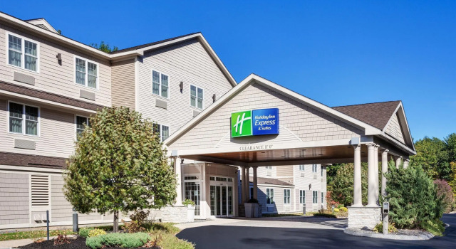 Четырёхместный номер Standard Holiday Inn Express Hotel & Suites Seabrook by IHG