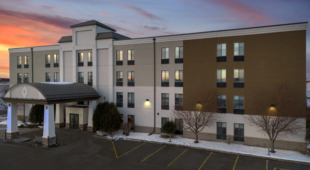 Holiday Inn Express Fargo - West Acres, Book Hotel Fargo North Dakota