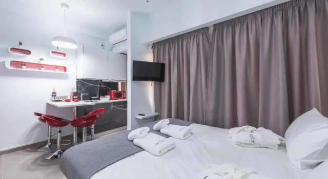Iguana Gold Luxury Suites 1min from Ermou str