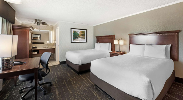 Четырёхместный номер Standard Best Western Plus Black Oak
