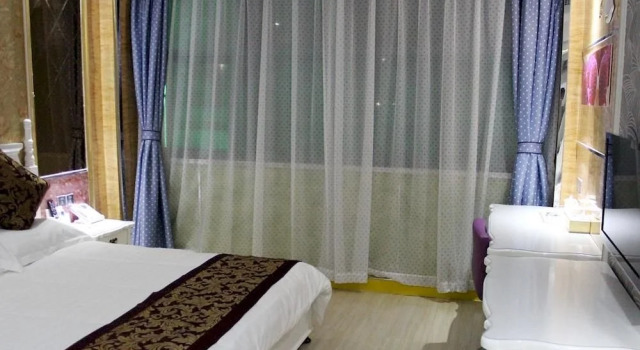 Aoyue Fashion Holiday Hotel, Prenota Hotel Hotel a Anhui con parcheggio, Parcheggio