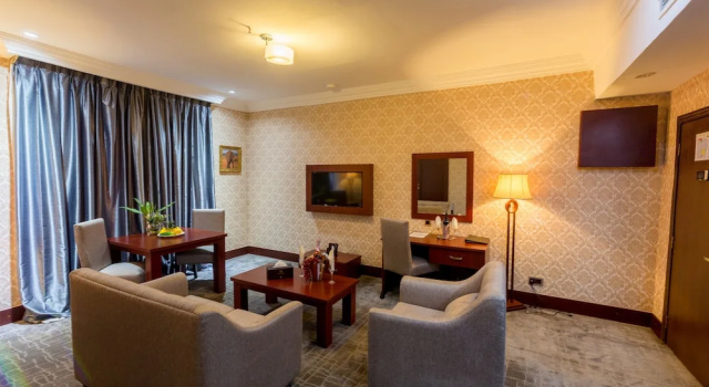 Люкс Executive Grand Pela Hotels & Suites