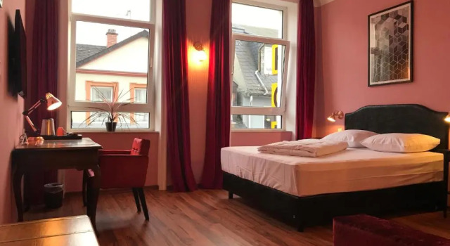 Hotel Mystique
