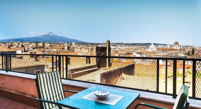 Terrazza con Vista Etna e Centro Storico by Wonderful Italy, Забронировать Апартаменты/квартира Катания Сицилия, рядом с Городской музей Беллини