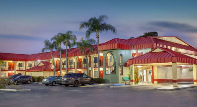 Super 8 By Wyndham Clearwater/Us Hwy 19 N
