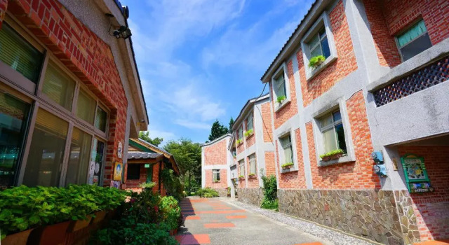 Вилла с 5 комнатами Red Brick Villas