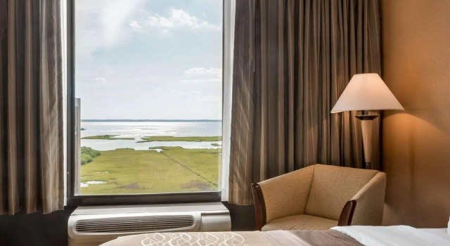 Четырёхместный номер Standard с видом на залив Comfort Inn Gold Coast