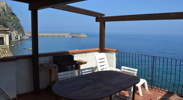 Cottage 1 camera da letto con balcone e con vista mare Case Love Chianalea
