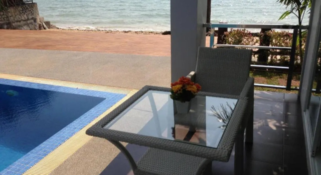 Двухместный номер Luxury с балконом Chalong Beach Front Residence