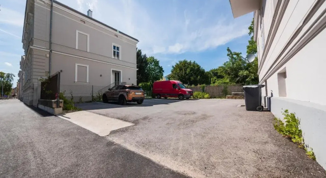 Deluxe Apartment With Parking and Office Next to the City Park, Book Apartment Krems an der Donau 