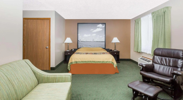 Doppel Suite Super 8 by Wyndham Jefferson