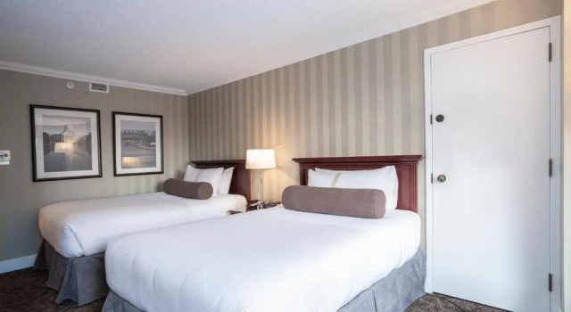 Двухместный номер Deluxe Sandman Signature Edmonton Downtown Hotel