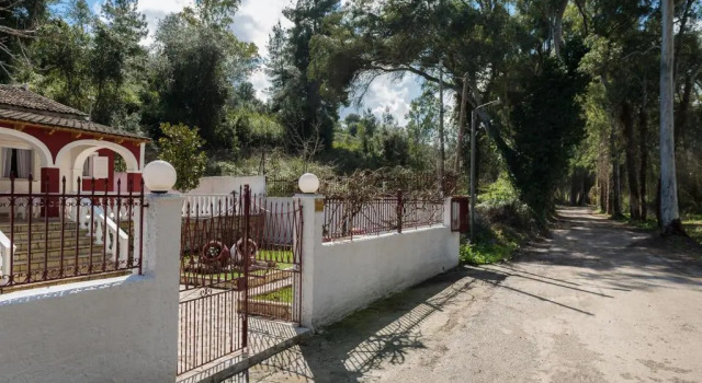 Апартаменты Merlyn Rooms into the nature, 100m from the beach