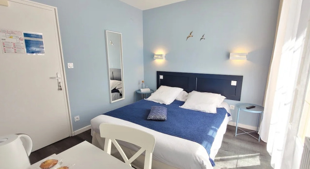Двухместный номер Standard с балконом Hôtel de charme & SPA Villa Cosare sur la promenade bord de plage 20m de la mer