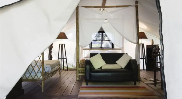 Тент Hébergements Insolites Domaine Arvor SPA