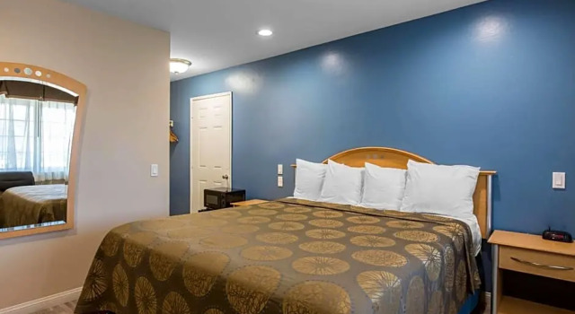Трёхместный люкс Rodeway Inn Escondido Downtown