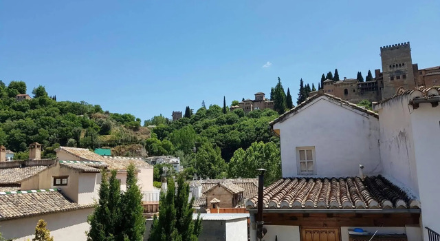 Alhaja, Забронировать Отель Гранада Granada Province, рядом с Музей народных традиций и искусств Los Tiros de Granada