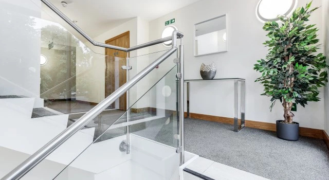 Roomspace - New Manor House, Забронировать Отель Брэкнэлл Беркшир, рядом с East Berkshire Magistrates' Court Bracknell