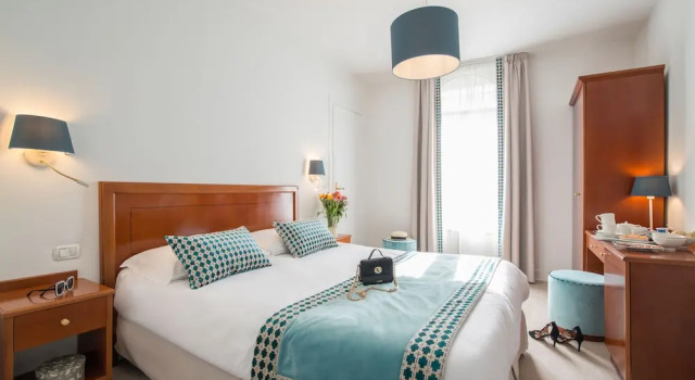 Двухместный номер Classic с балконом Hotel La Tonkine ex Olympia