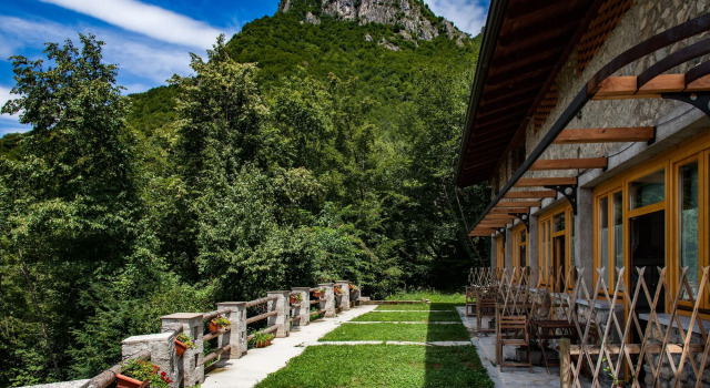 Agriturismo La Selvaggia, Prenota Hotel Mandello del Lario Como