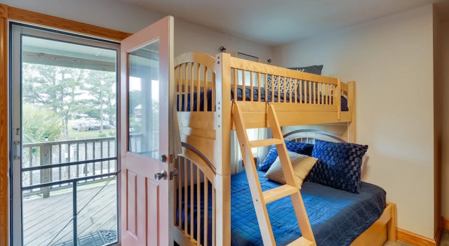 Waterfront Outer Banks Home w/ Beach Access