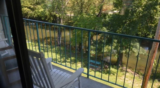 Riverlodge South