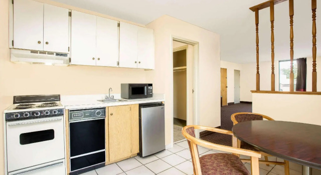 Двухместный люкс Days Inn by Wyndham Easley West Of Greenville/Clemson Area