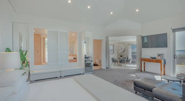 Вилла Luxury с видом на воду Saltwater - Absolute Oceanfront, Fire Pits, some Villas with Hot Tubs and Sauna