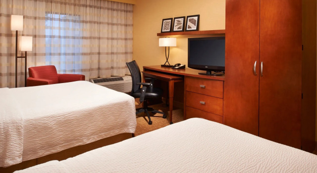 Courtyard Chicago Arlington Heights/North, Rezerwuj Hotel Arlington Heights 
