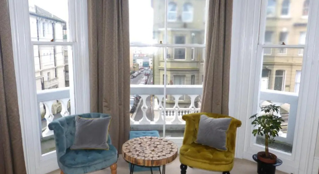 Апартаменты Elegant Spacious Apartment in Heart of St Leonards