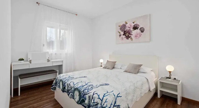 One-bedroom Apartment Near Beach