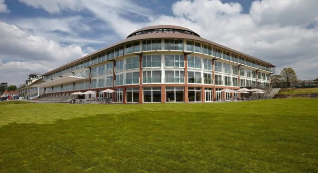 Номер Superior Lingfield Park Marriott Hotel & Country Club