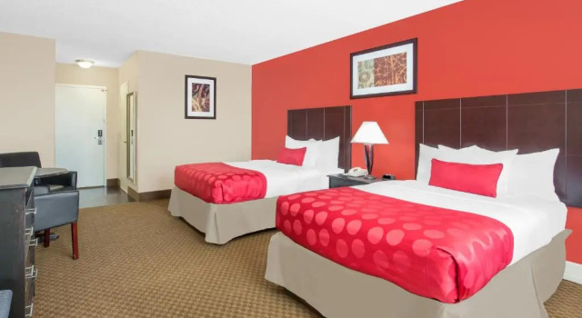 Четырёхместный номер Standard с частичным видом Ramada Plaza by Wyndham Fayetteville Fort Bragg Area