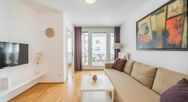 Apart SKY Residence Hauptbahnhof with Balcony, Book Lejlighed Wien Østrig, nær Erste Campus
