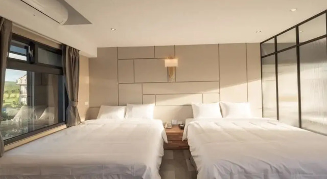 Четырёхместный номер Standard с балконом Okra Villa