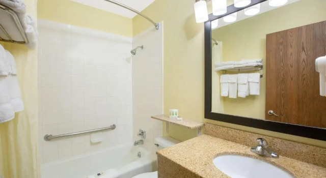 Номер Standard Quality Inn Council Bluffs I-80