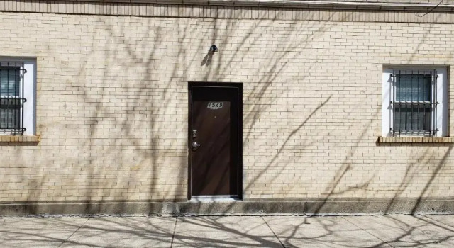 1549 North Maplewood Avenue, Забронировать Отель Отели Чикаго с парковкой, рядом с Norwegian - American Hospital, Парковка