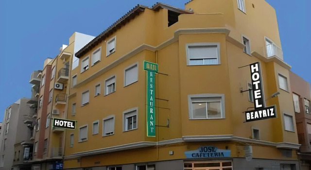 Hotel Beatriz, Забронировать Отель Бурриана Azahar Coast, рядом с Главная площадь