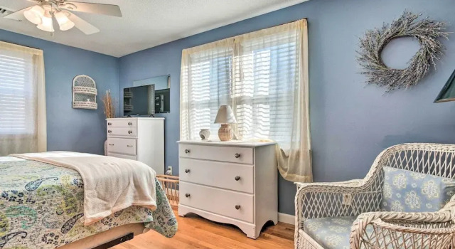 Walk to Great Pond: Spacious East Falmouth Home, Prenota Casa vacanze Teaticket Stati Uniti