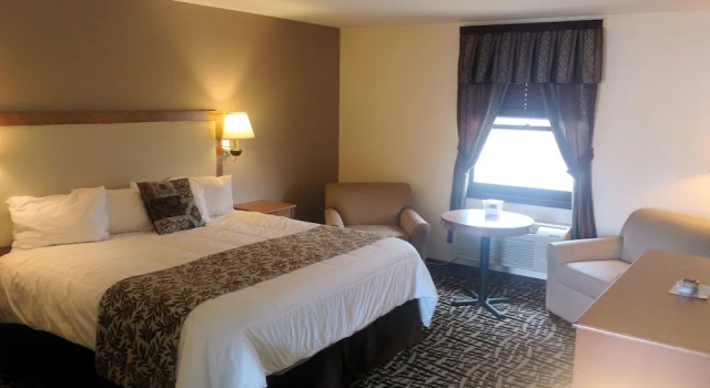Двухместный люкс Stagecoach Inn & Suites