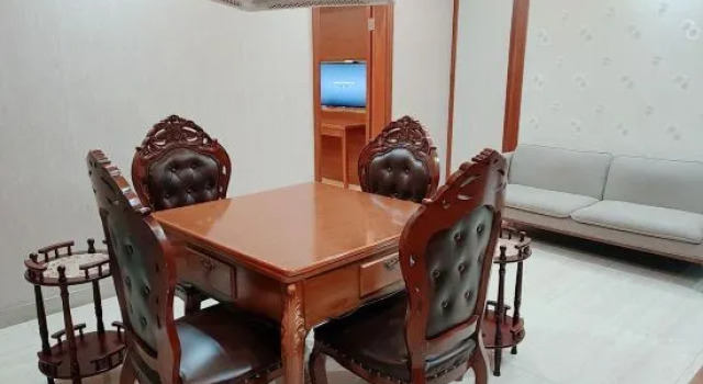 Люкс Lujiang County Hung Chun Garden Business Hotel