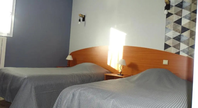 Hotel Les 3 Marchands, Rezerwuj Hotel Bressuire Poitou-Charentes