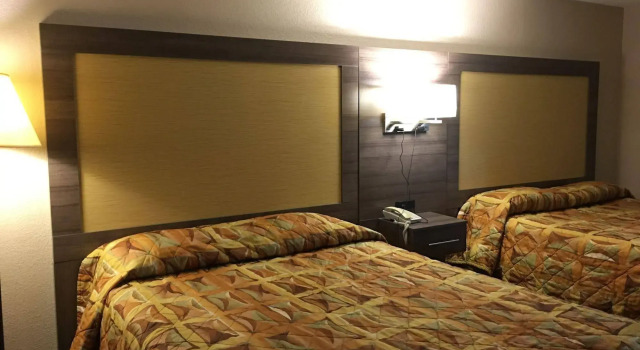 Redwood Inn - White Hall, Varaa Mini-hotelli  