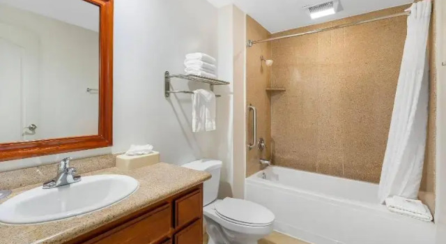 Двухместный номер Deluxe с балконом и с красивым видом из окна Comfort Inn Cockatoo Near LAX Airport