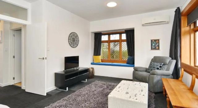 Whitmore- Classic Villa - Christchurch Holiday Homes