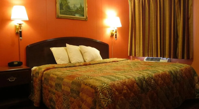 Scottish inns Niagara Falls, Забронировать Отель Ниагара Фолс Буффало, рядом с Аутлет-центр Fashion Outlet Mall